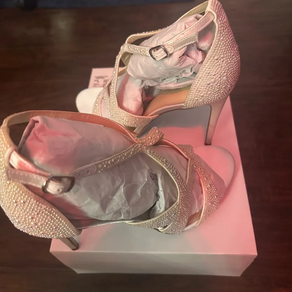 Betsey Johnson Pearl Heels - Picture 6 of 14